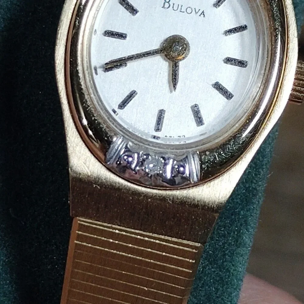 Vintage Bulova Women's Quartz Gold Tone Watch Box Never Used *Engraved
